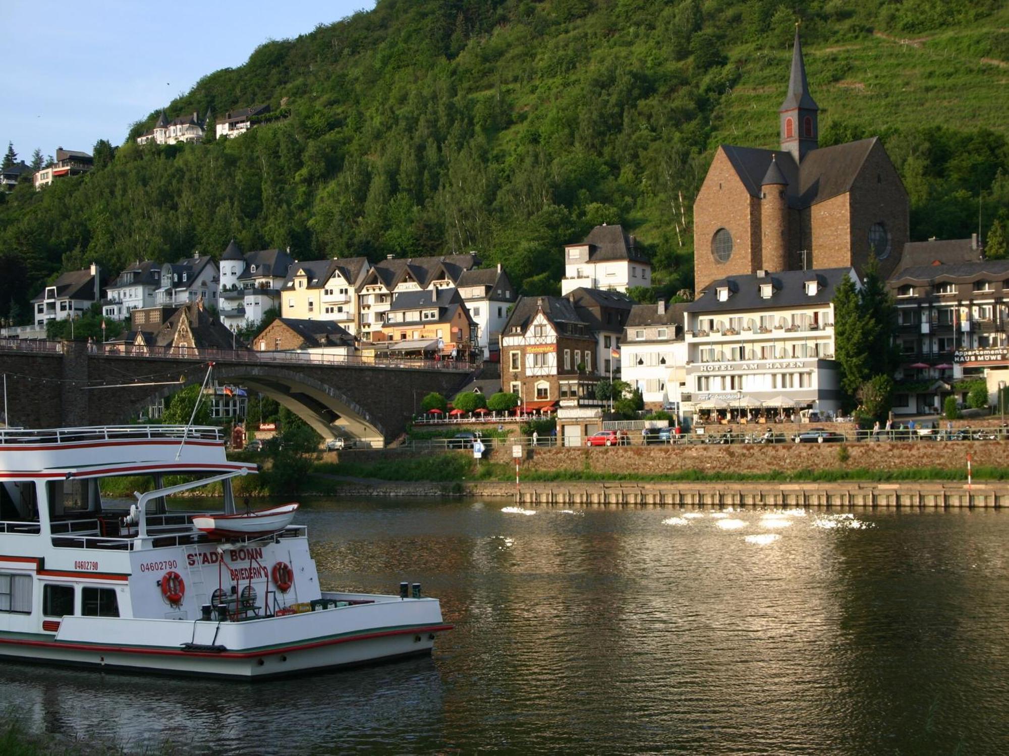 A Modern Holiday Home By The River Mosel โมเซิลแคร์น ภายนอก รูปภาพ