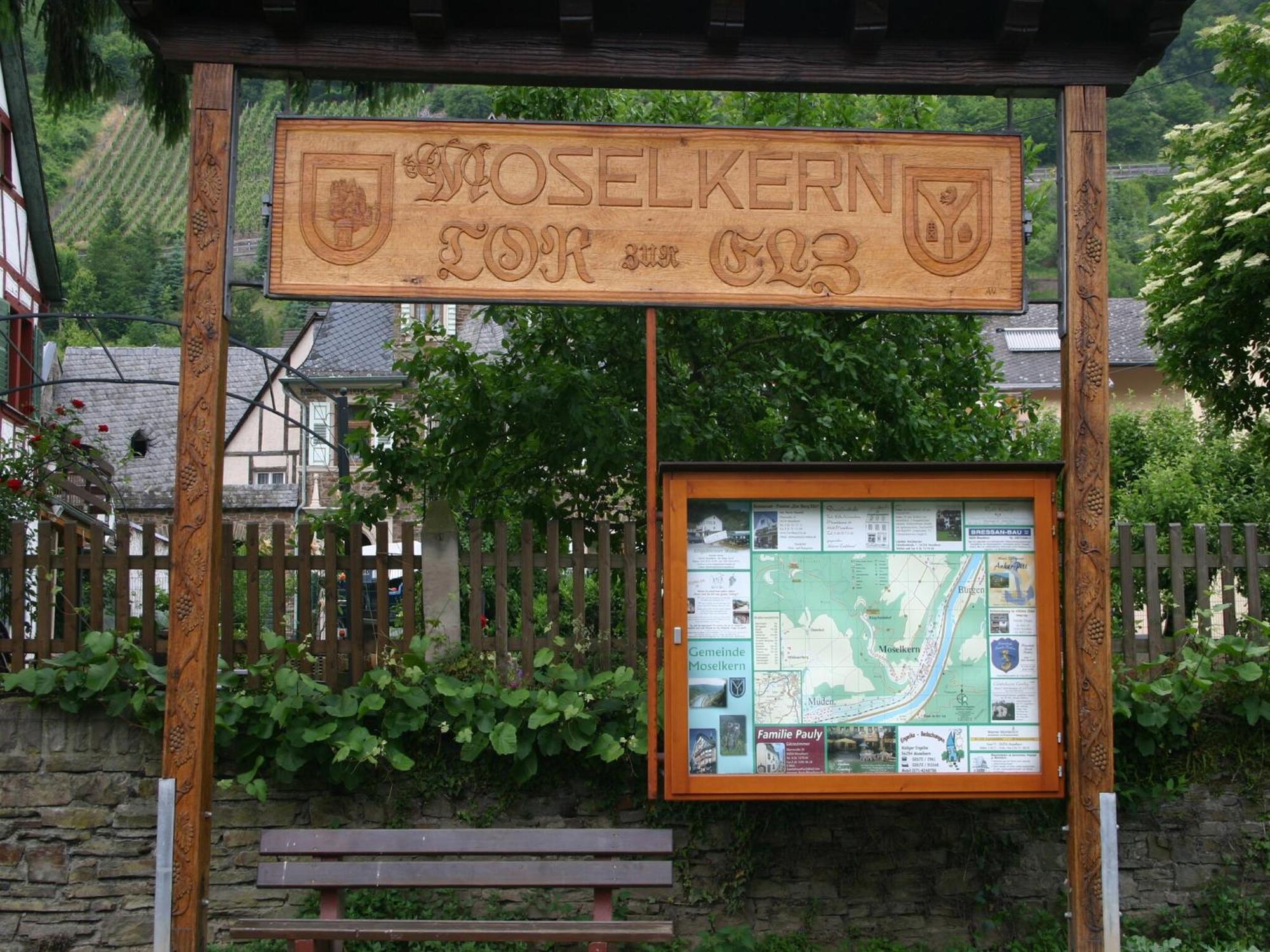 A Modern Holiday Home By The River Mosel โมเซิลแคร์น ภายนอก รูปภาพ